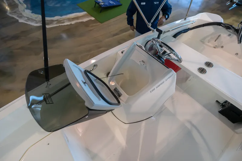 Slide: The Image of Boston Whaler 130 Super Sport 2025 - 12