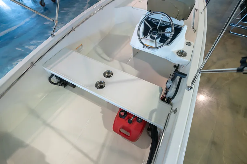 Slide: The Image of Boston Whaler 130 Super Sport 2025 - 17