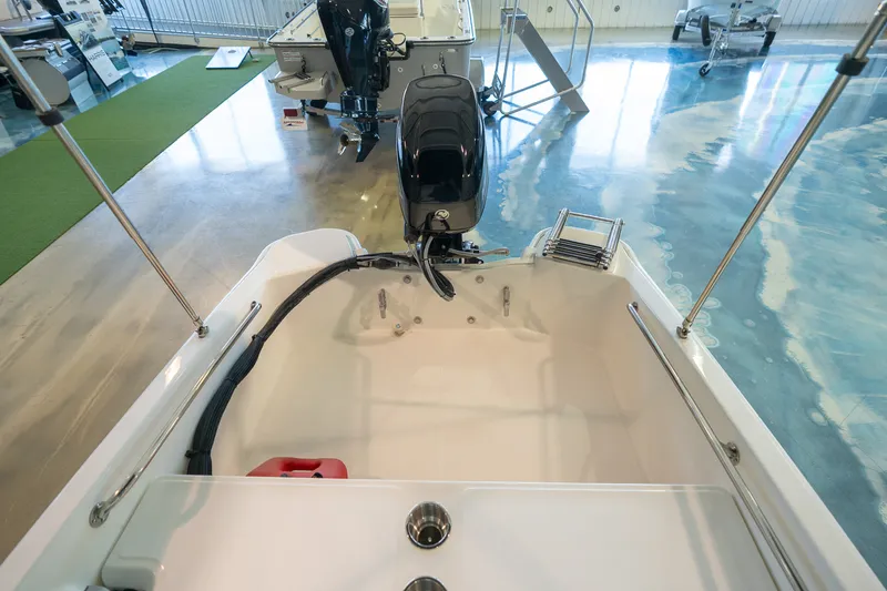 Slide: The Image of Boston Whaler 130 Super Sport 2025 - 18