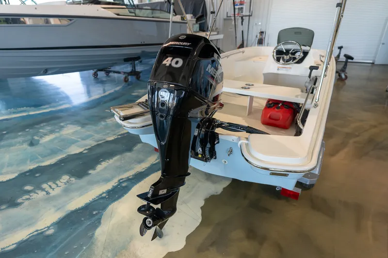Slide: The Image of Boston Whaler 130 Super Sport 2025 - 20