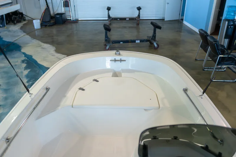 Slide: The Image of Boston Whaler 130 Super Sport 2025 - 8