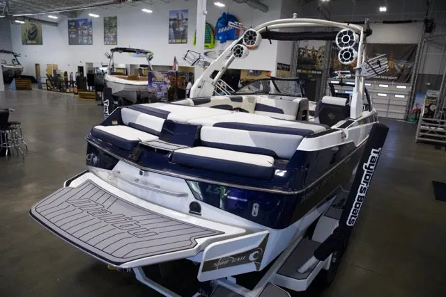 Slide: The Image of Malibu 22LSV 2019 - 10