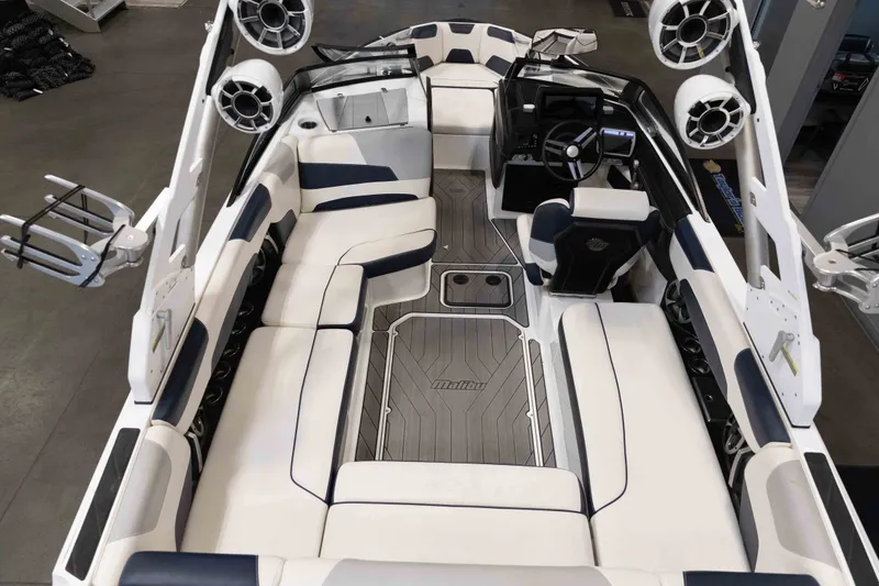 Slide: The Image of Malibu 22LSV 2019 - 15