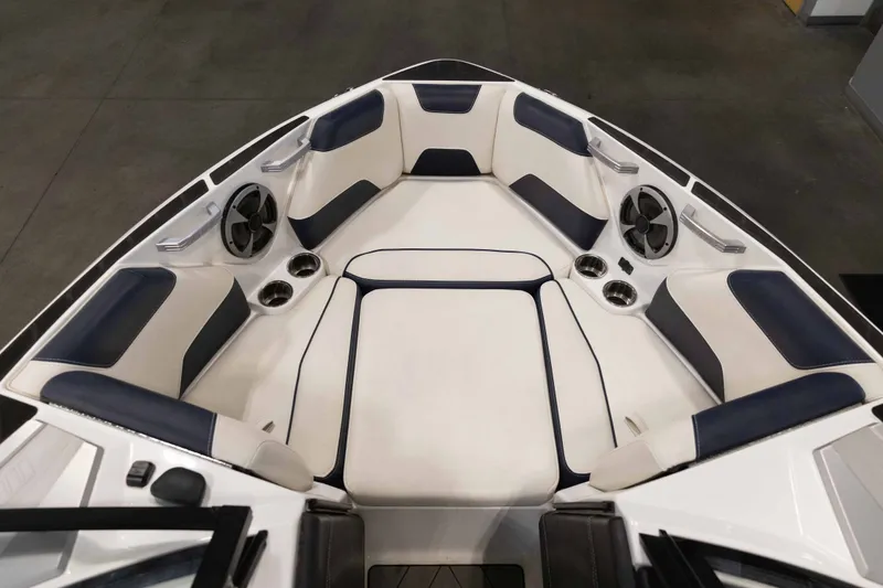 Slide: The Image of Malibu 22LSV 2019 - 24