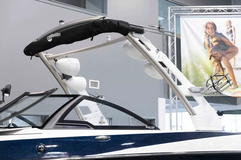 Slide: The Image of Malibu 22LSV 2019 - 10