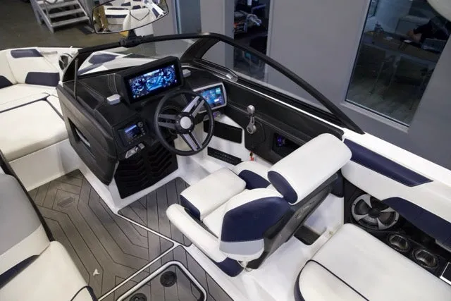 Slide: The Image of Malibu 22LSV 2019 - 13