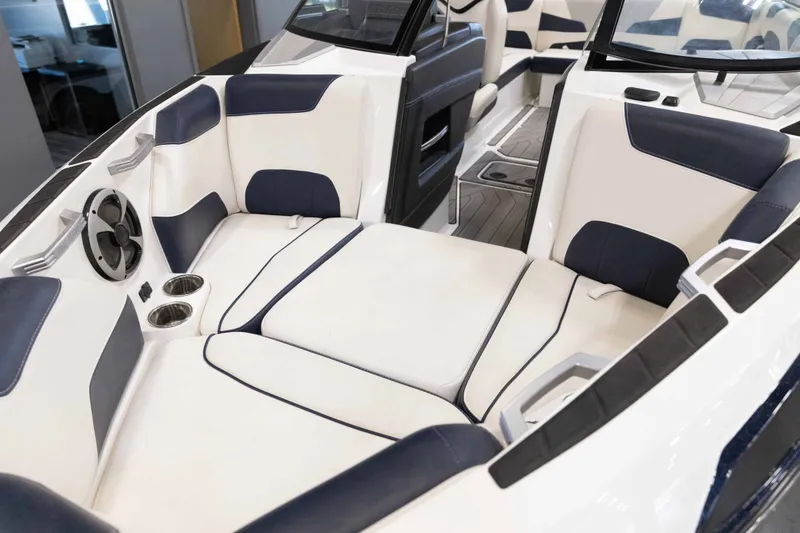 Slide: The Image of Malibu 22LSV 2019 - 12