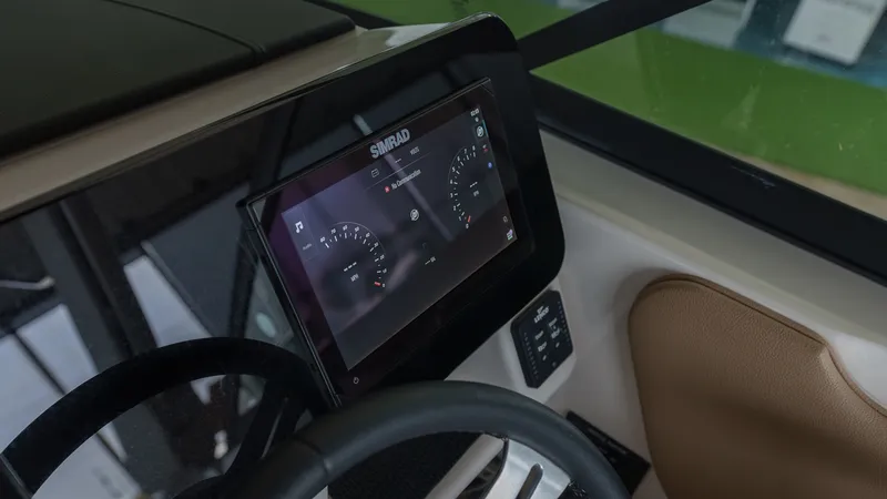 Slide: The Image of Sea Ray SDX 270 Outboard 2025 - 17