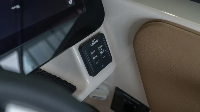 Slide: The Image of Sea Ray SDX 270 Outboard 2025 - 18