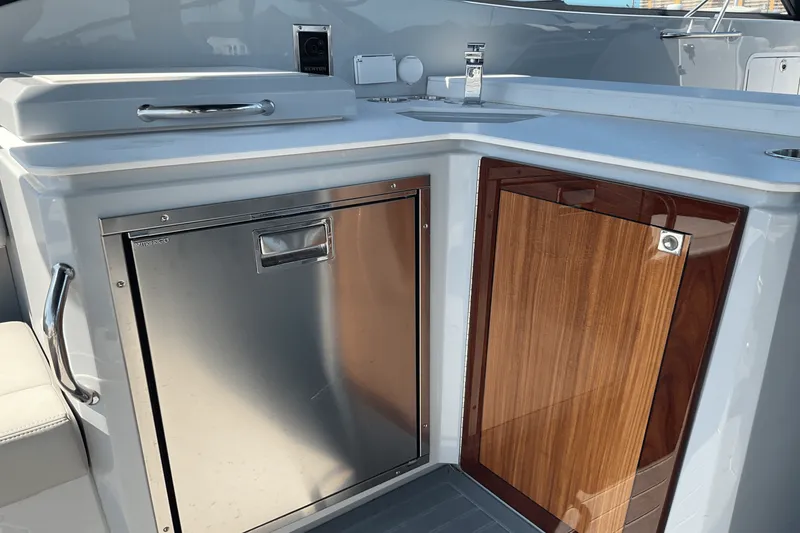 Slide: The Image of Cruisers Yachts 34 GLS Outboard 2025 - 13