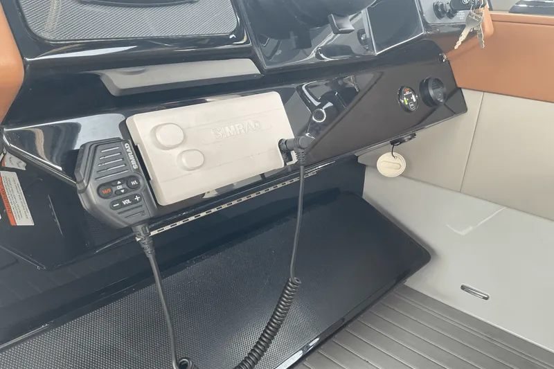 Slide: The Image of Cruisers Yachts 34 GLS Outboard 2025 - 20