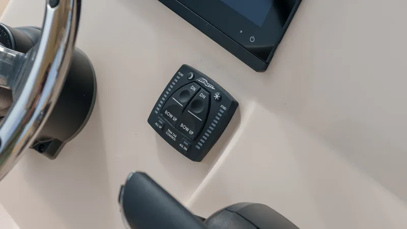 Slide: The Image of Grady-White 231 CE 2025 - 31