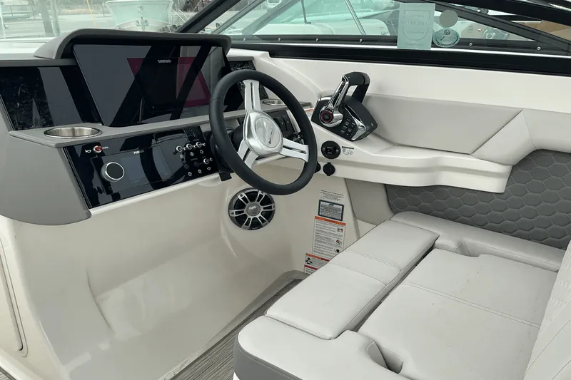 Slide: The Image of Sea Ray SDX 290 Outboard 2025 - 12