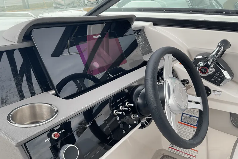 Slide: The Image of Sea Ray SDX 290 Outboard 2025 - 14