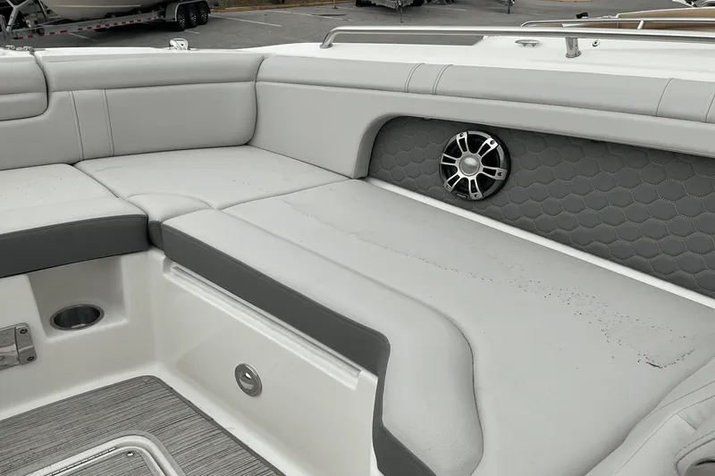 Slide: The Image of Sea Ray SDX 290 Outboard 2025 - 16