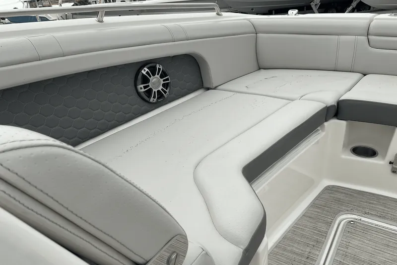 Slide: The Image of Sea Ray SDX 290 Outboard 2025 - 17