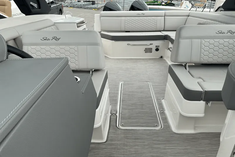 Slide: The Image of Sea Ray SDX 290 Outboard 2025 - 19