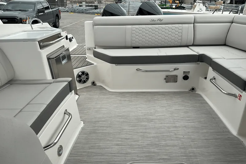 Slide: The Image of Sea Ray SDX 290 Outboard 2025 - 20