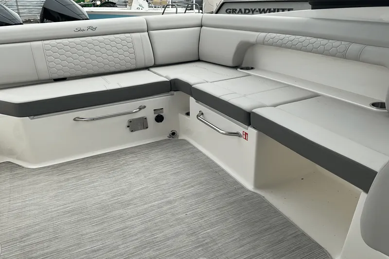 Slide: The Image of Sea Ray SDX 290 Outboard 2025 - 21