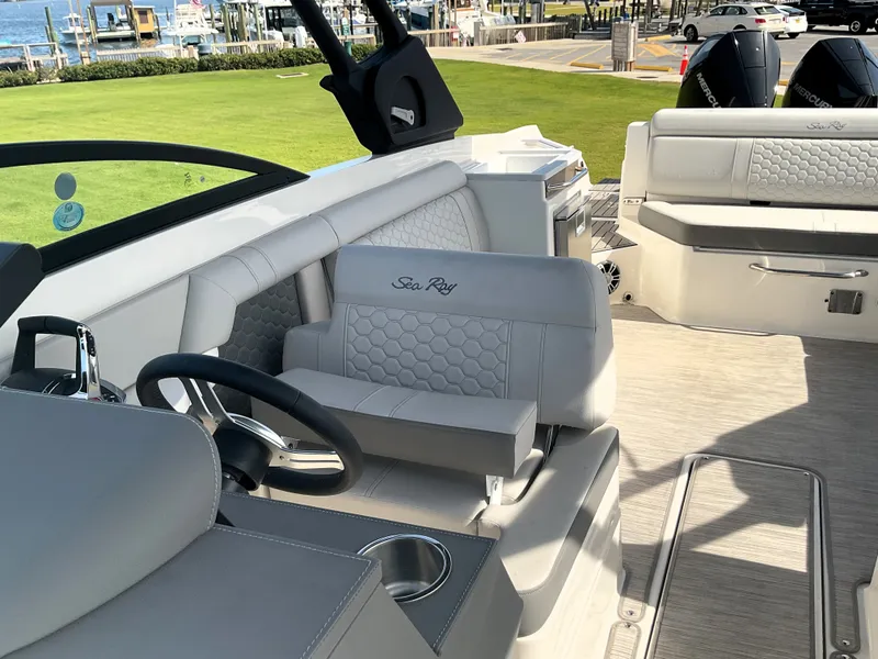 Slide: The Image of Sea Ray SDX 290 Outboard 2025 - 25