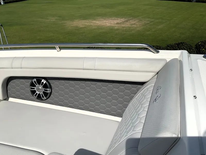 Slide: The Image of Sea Ray SDX 290 Outboard 2025 - 32