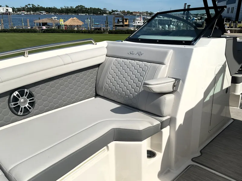 Slide: The Image of Sea Ray SDX 290 Outboard 2025 - 35