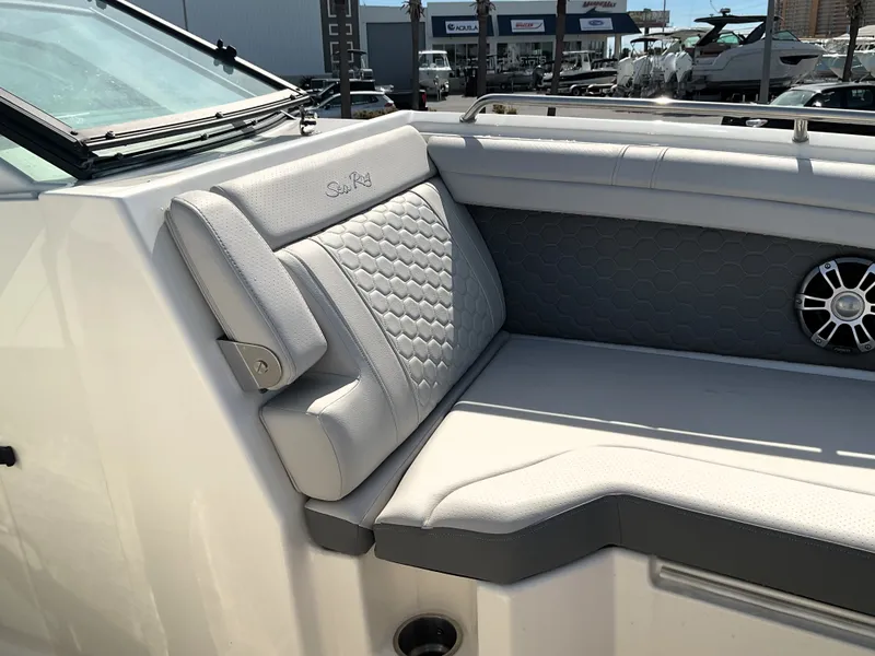 Slide: The Image of Sea Ray SDX 290 Outboard 2025 - 36