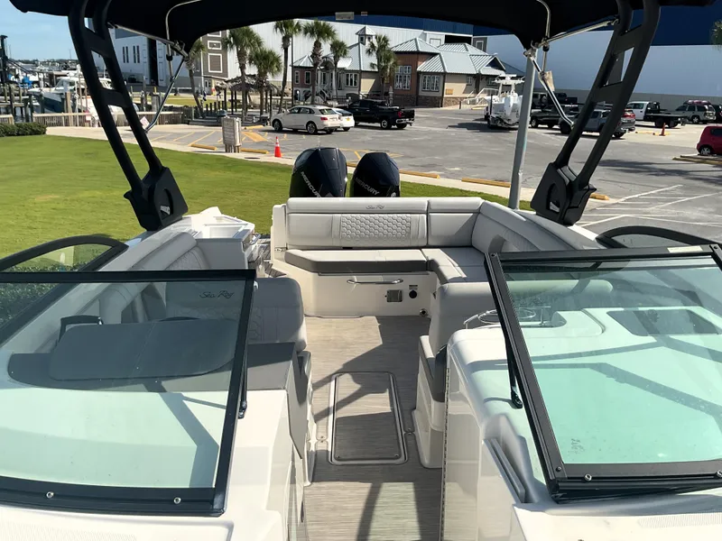 Slide: The Image of Sea Ray SDX 290 Outboard 2025 - 37
