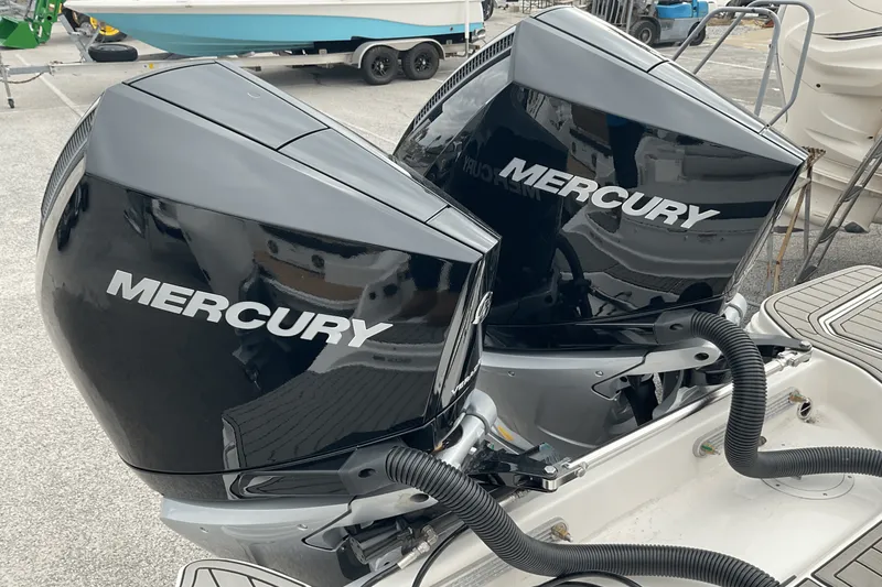 Slide: The Image of Sea Ray SDX 290 Outboard 2025 - 4