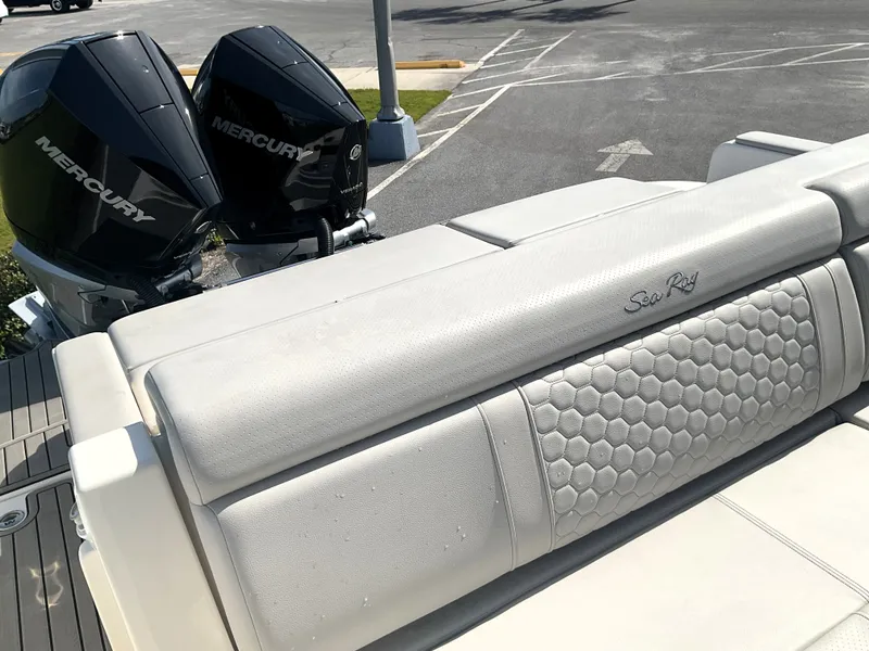 Slide: The Image of Sea Ray SDX 290 Outboard 2025 - 40
