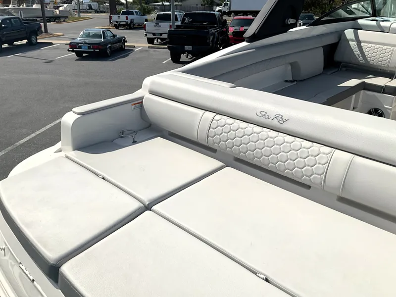 Slide: The Image of Sea Ray SDX 290 Outboard 2025 - 41