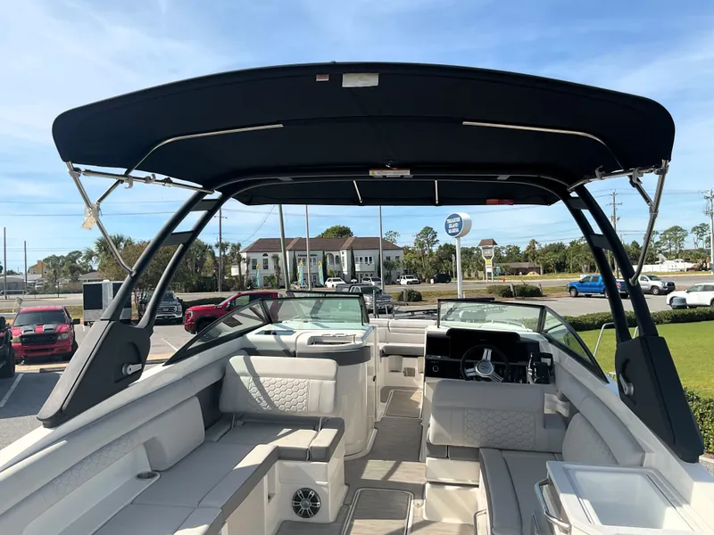 Slide: The Image of Sea Ray SDX 290 Outboard 2025 - 42