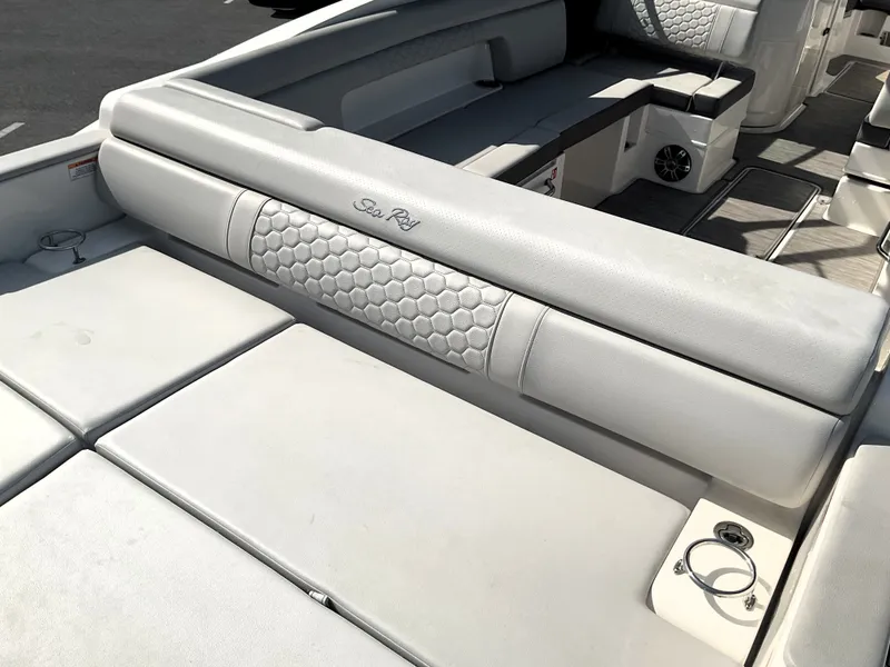 Slide: The Image of Sea Ray SDX 290 Outboard 2025 - 43