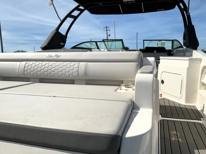 Slide: The Image of Sea Ray SDX 290 Outboard 2025 - 45