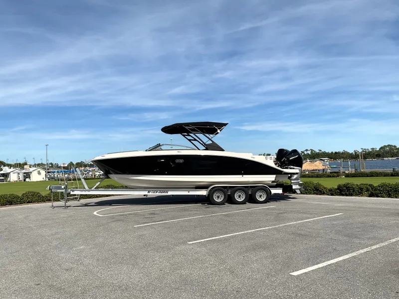 Slide: The Image of Sea Ray SDX 290 Outboard 2025 - 48