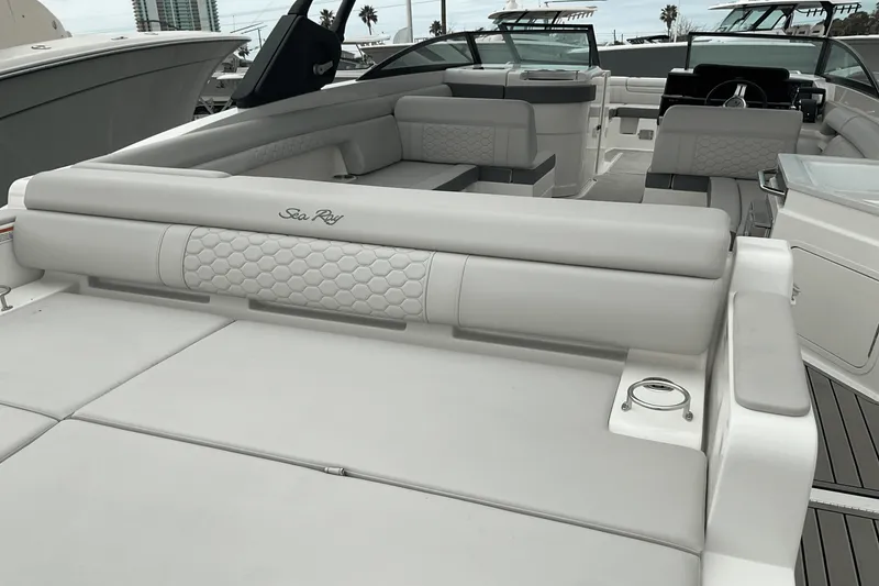 Slide: The Image of Sea Ray SDX 290 Outboard 2025 - 5