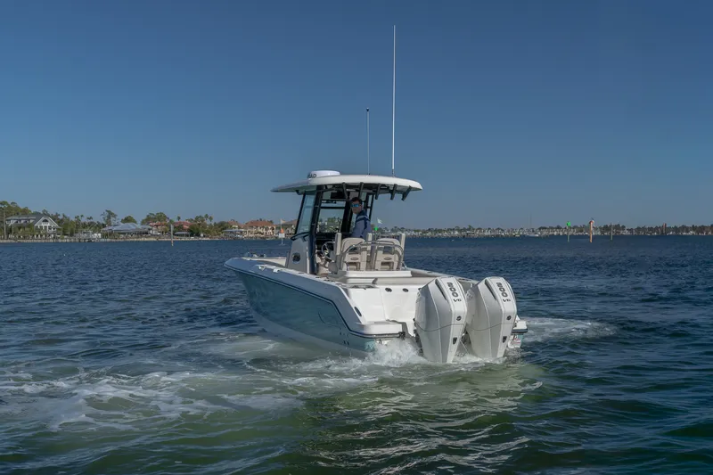 Slide: The Image of Boston Whaler 250 Outrage 2025 - 10