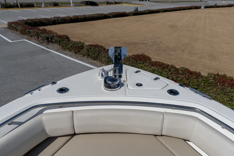 Slide: The Image of Boston Whaler 250 Outrage 2025 - 12