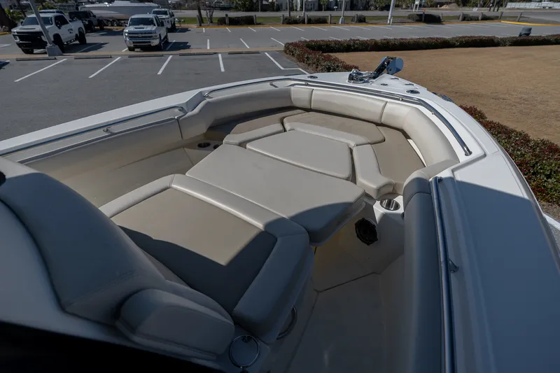 Slide: The Image of Boston Whaler 250 Outrage 2025 - 14