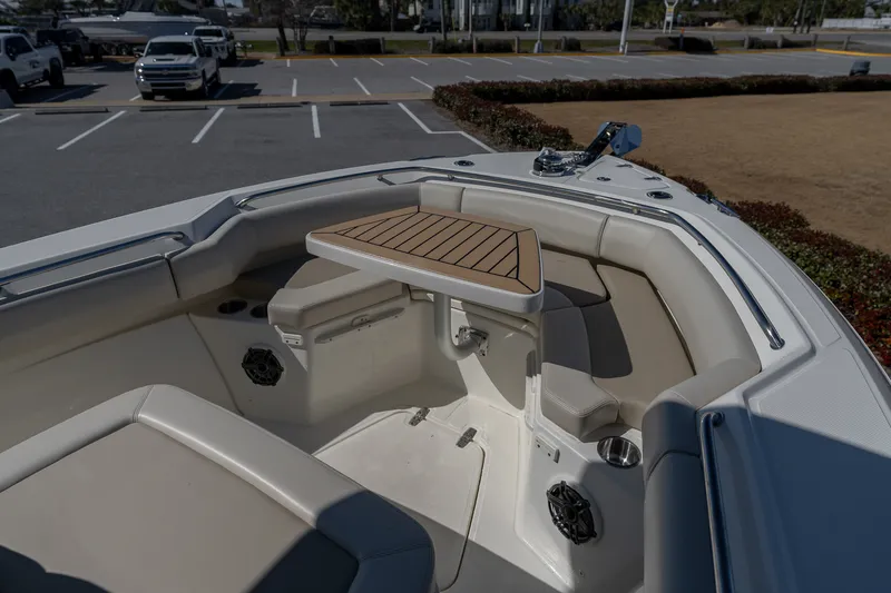 Slide: The Image of Boston Whaler 250 Outrage 2025 - 16