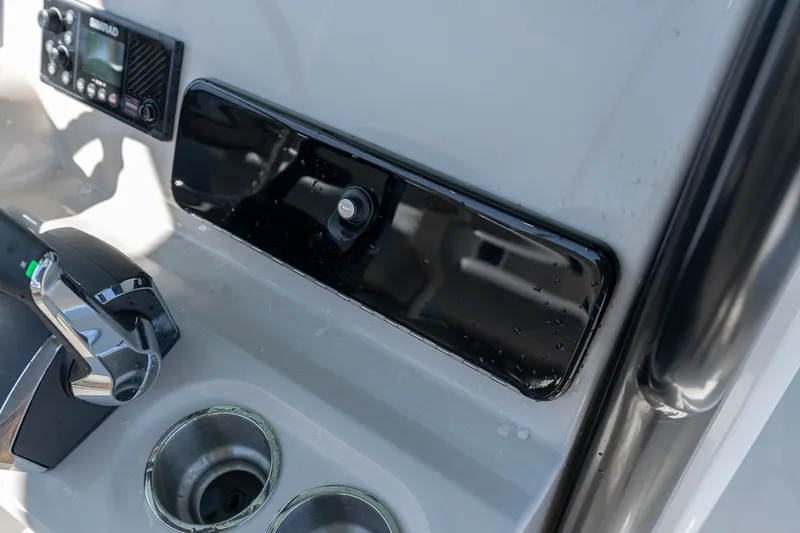 Slide: The Image of Boston Whaler 250 Outrage 2025 - 33