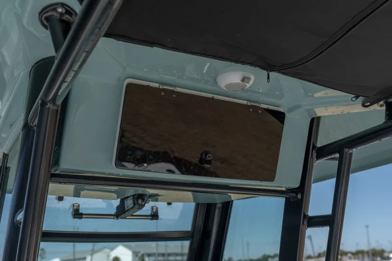 Slide: The Image of Boston Whaler 250 Outrage 2025 - 37