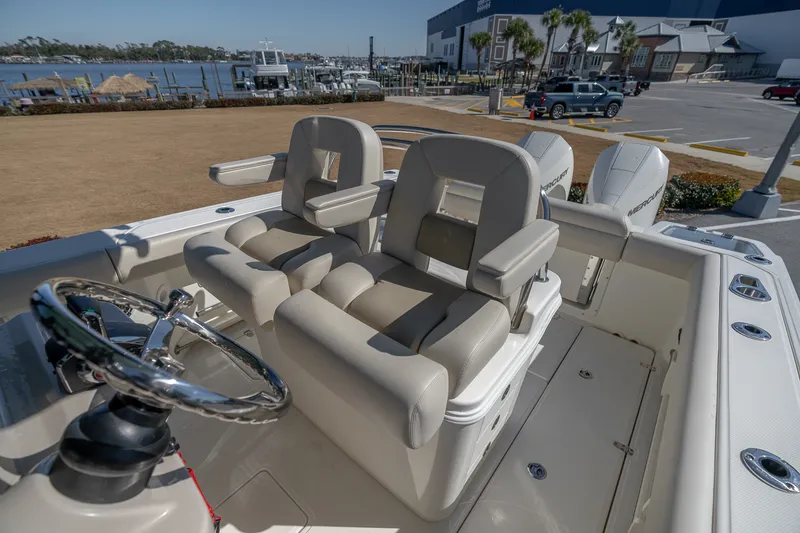 Slide: The Image of Boston Whaler 250 Outrage 2025 - 39