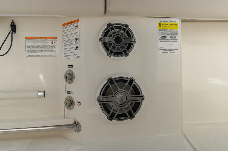 Slide: The Image of Boston Whaler 250 Outrage 2025 - 42