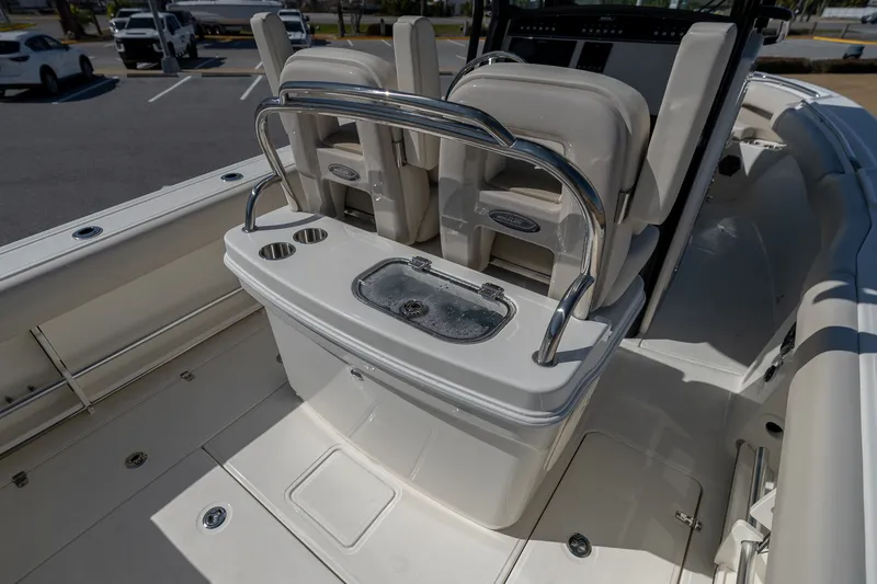Slide: The Image of Boston Whaler 250 Outrage 2025 - 44