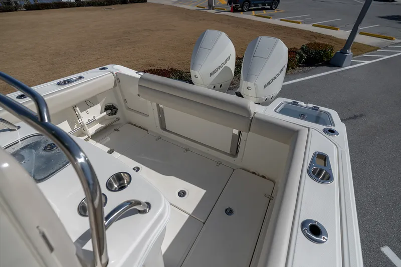 Slide: The Image of Boston Whaler 250 Outrage 2025 - 46