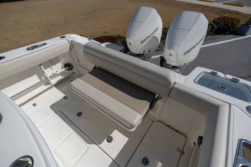 Slide: The Image of Boston Whaler 250 Outrage 2025 - 47