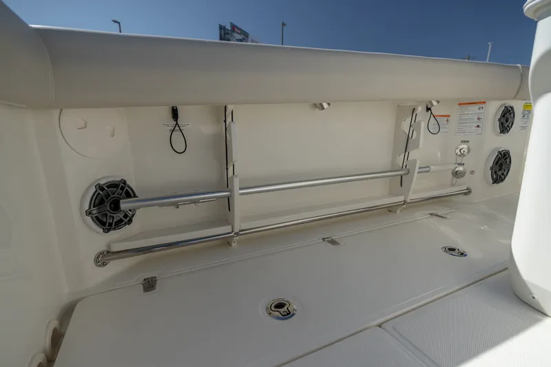 Slide: The Image of Boston Whaler 250 Outrage 2025 - 51