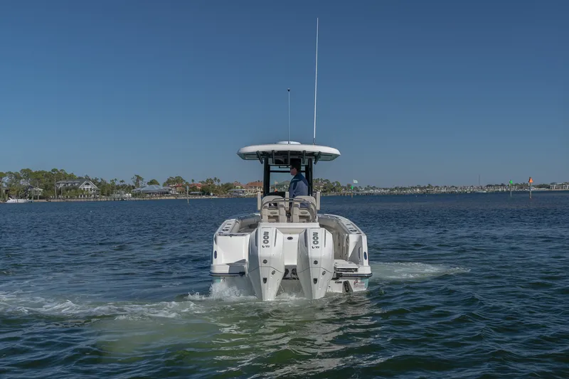 Slide: The Image of Boston Whaler 250 Outrage 2025 - 9