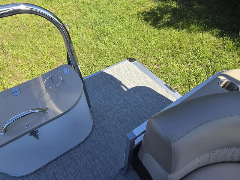 Slide: The Image of Tahoe Pontoons 2385 LTZ QUAD LOUNGER 2026 - 7